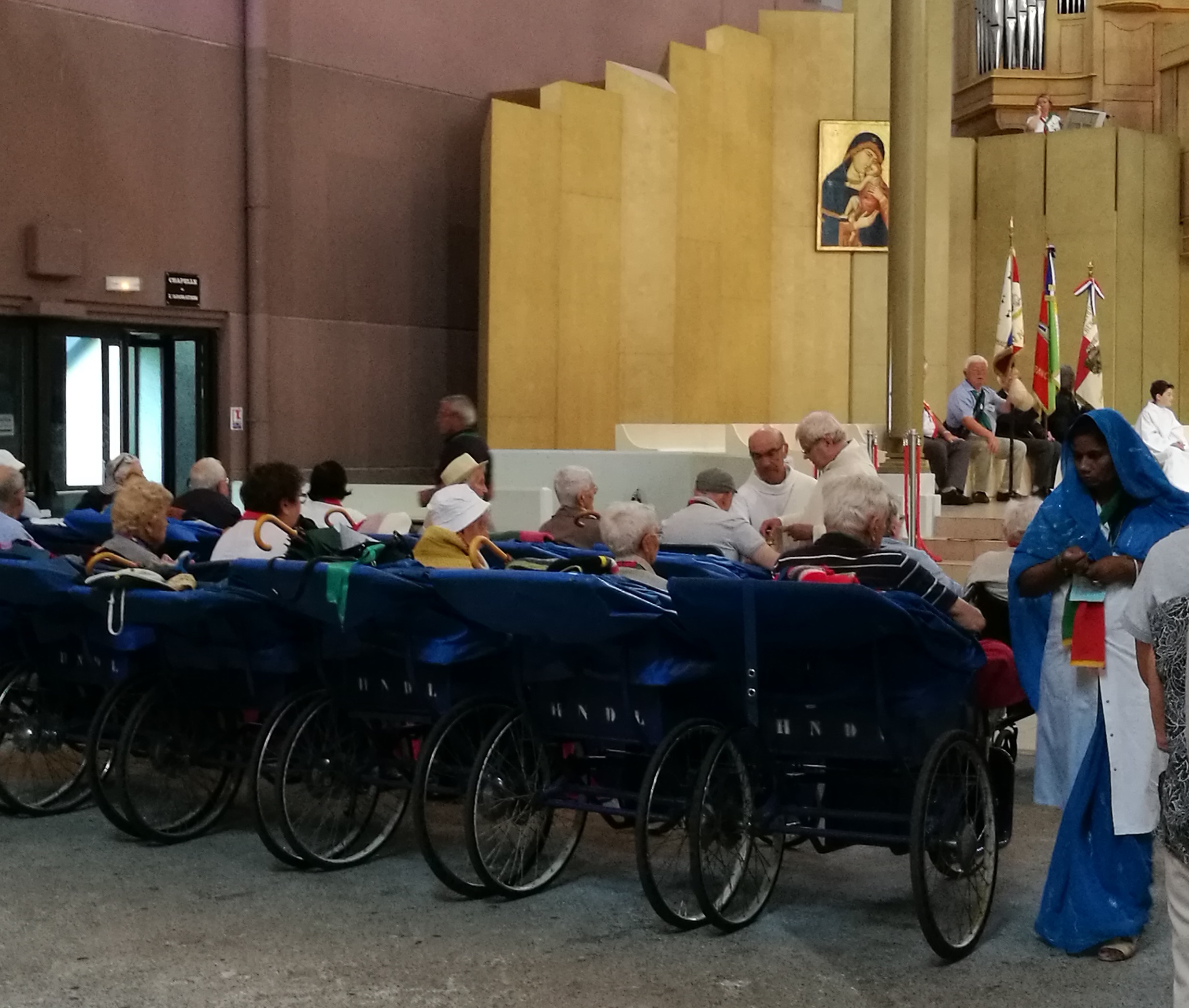 NDV172 p06 sacrement